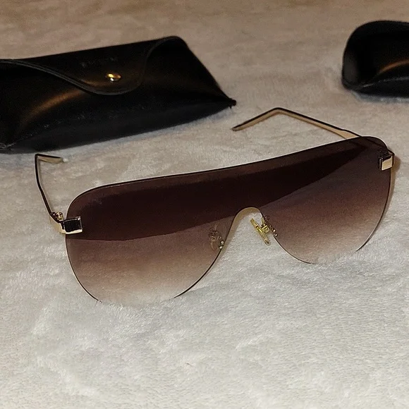 2 pairs of sunglasses for 1 price SHEIN slightly Used good condition π - Picture 2 of 3